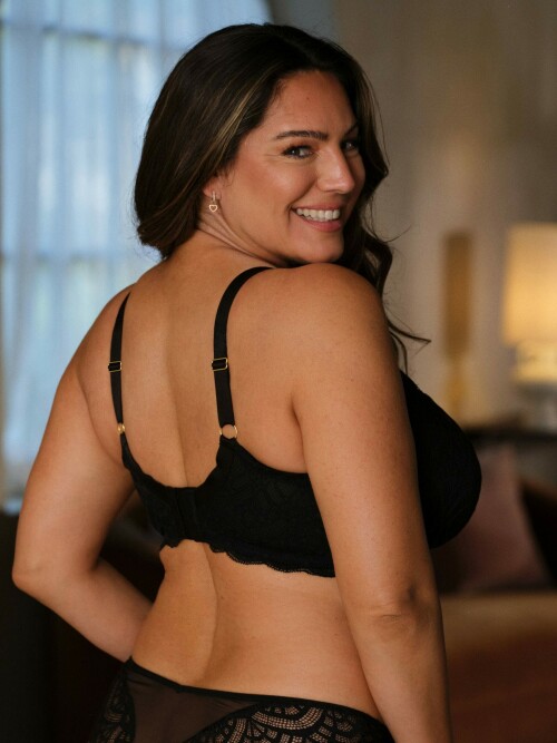 KellyBrook_LingerieCollection_2026_5_78af62cb8c56c44e.jpeg