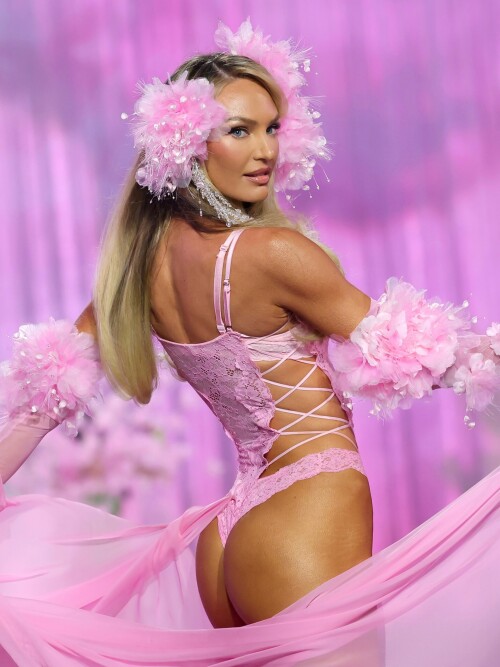 CandiceSwanepoel_VictoriasSecretFashionShow_October182026_1_e84b5051326f7eff